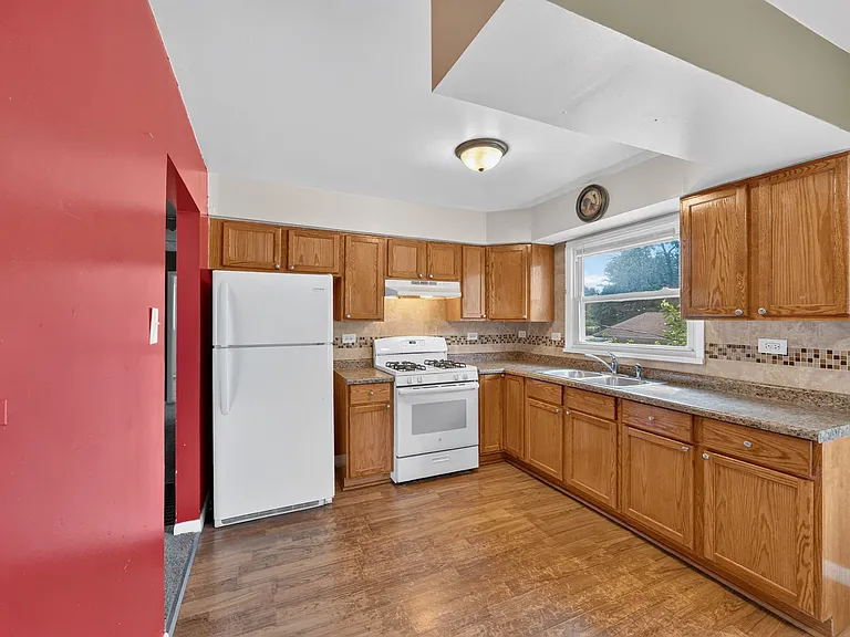 15726 Avalon Ave — Photo 25