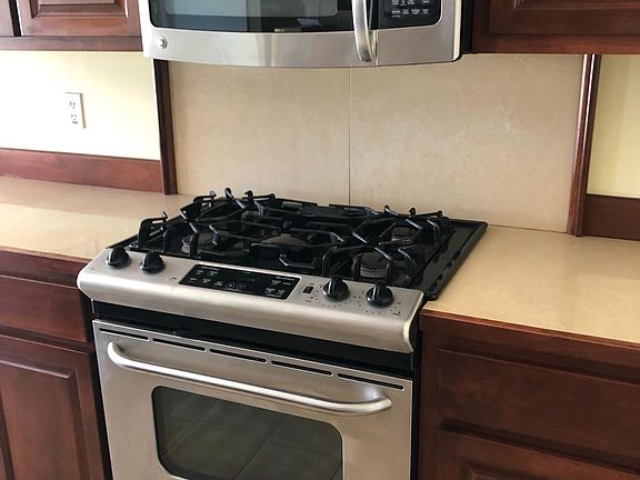 Gas oven and stove