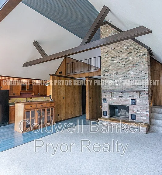 165 Lakeshore Ct — Photo 14
