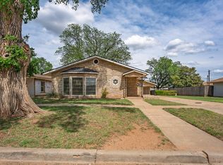 504 N Madden St, Shamrock, TX 79079