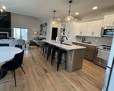 4th image of 605 River Watch Way