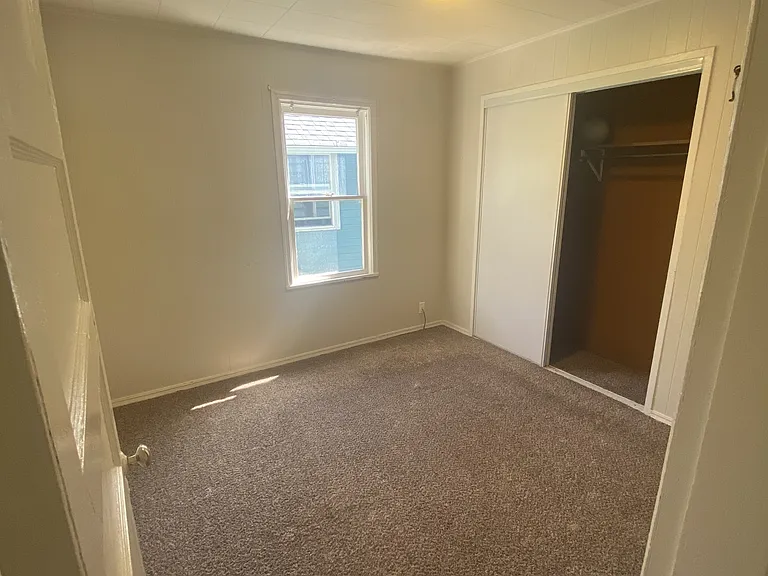 1306 W Cota St — Photo 6