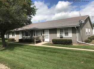 18 5th St, Chadwick, IL 61014