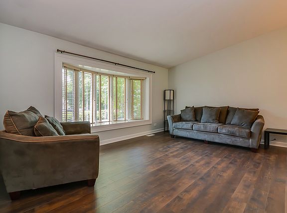 5th image of 2834 Leawood Ct