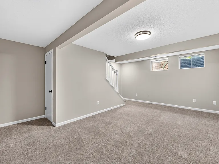 2387 Charlemagne Dr — Photo 13
