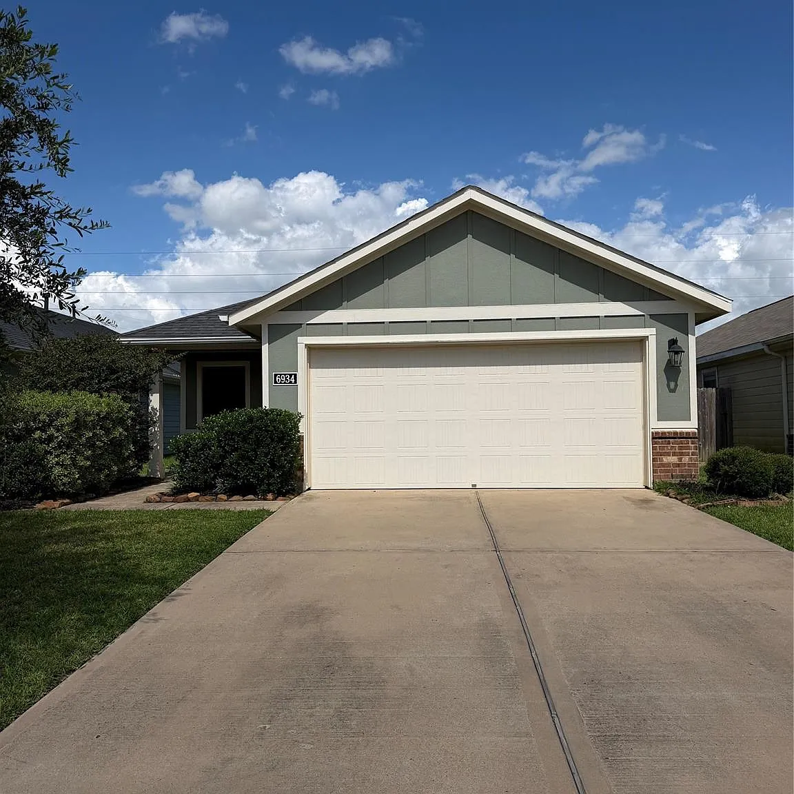 3 bed, 2.0 bath, 1648 sqft, $2,200 — Photo 1