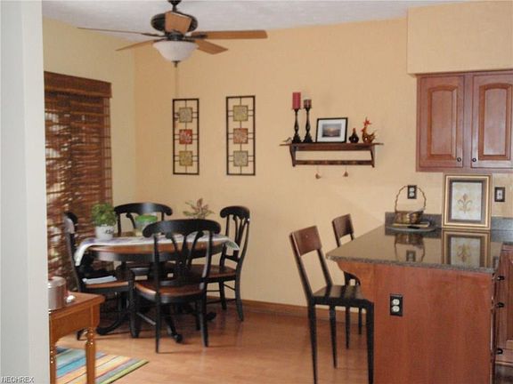 3rd image of 4955 Emerald Ln