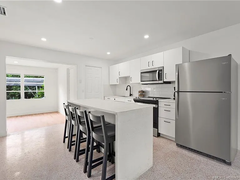 30 SW Hideaway Pl — Photo 9