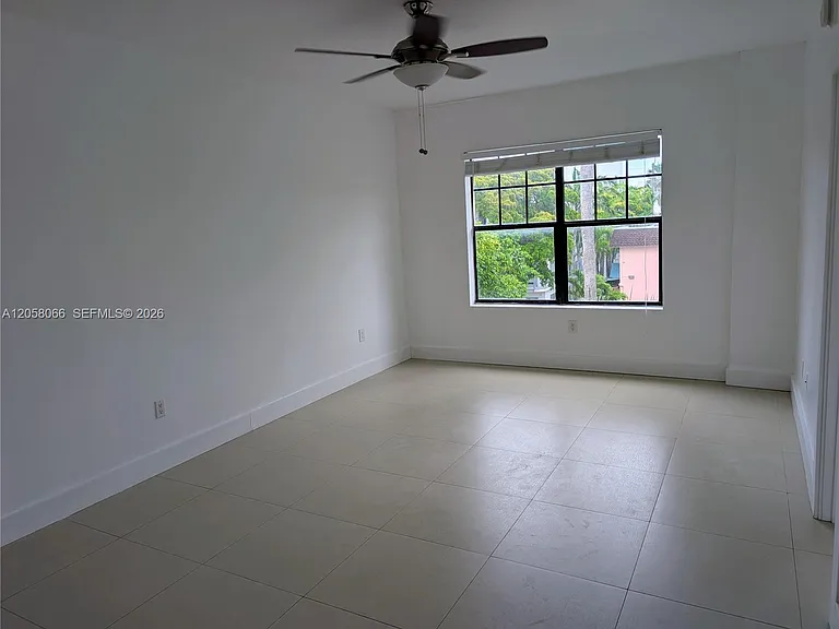 934 Michigan Ave #309 — Photo 5