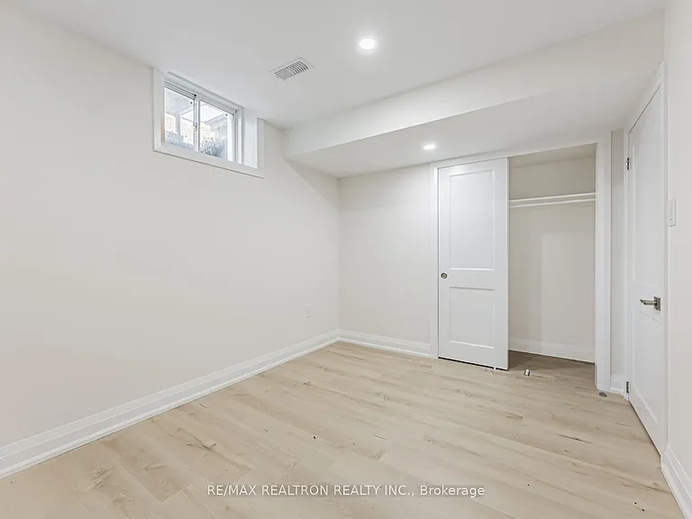 91 McRoberts Cres — Photo 23