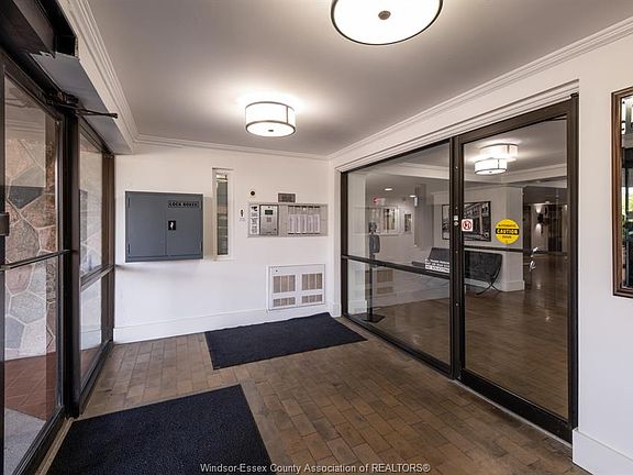 4th image of 111 Riverside Dr E #508