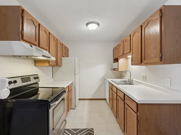 3125 Cory Ln APT 208, Hastings, MN 55033