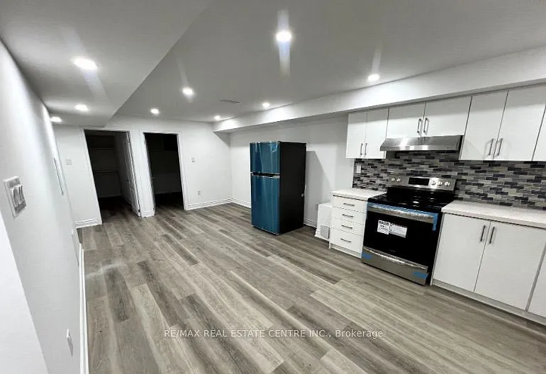 3 bed, $1,900 — Photo 2
