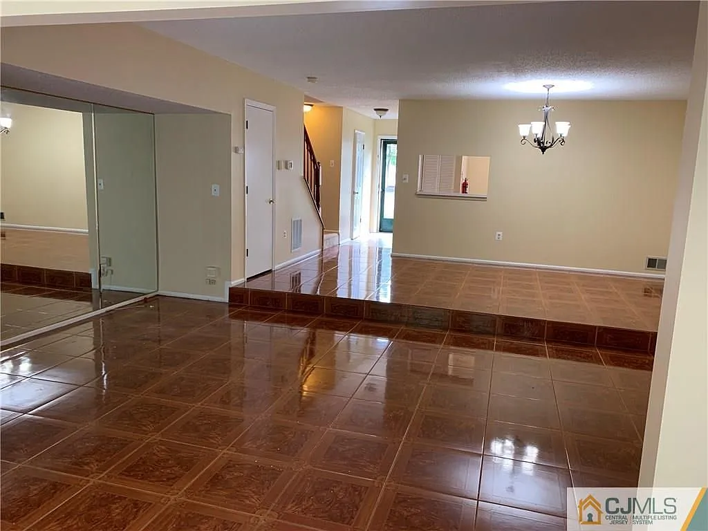 4 Albury Way photo 1