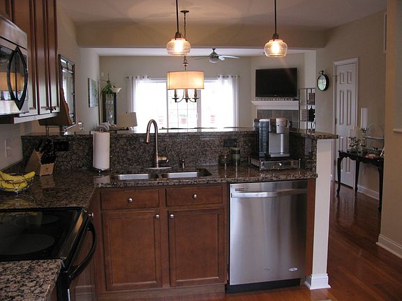 4th image of 5306 Reserve Cir