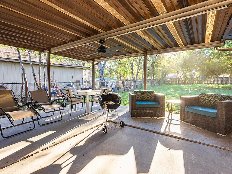 1112 S Dexter Dr — Photo 2