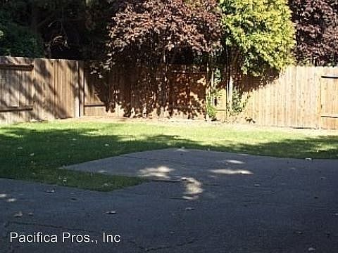 5th image of 1405 Pebblewood Dr