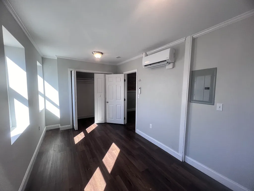 315 Meridian Street - 2 — Photo 4