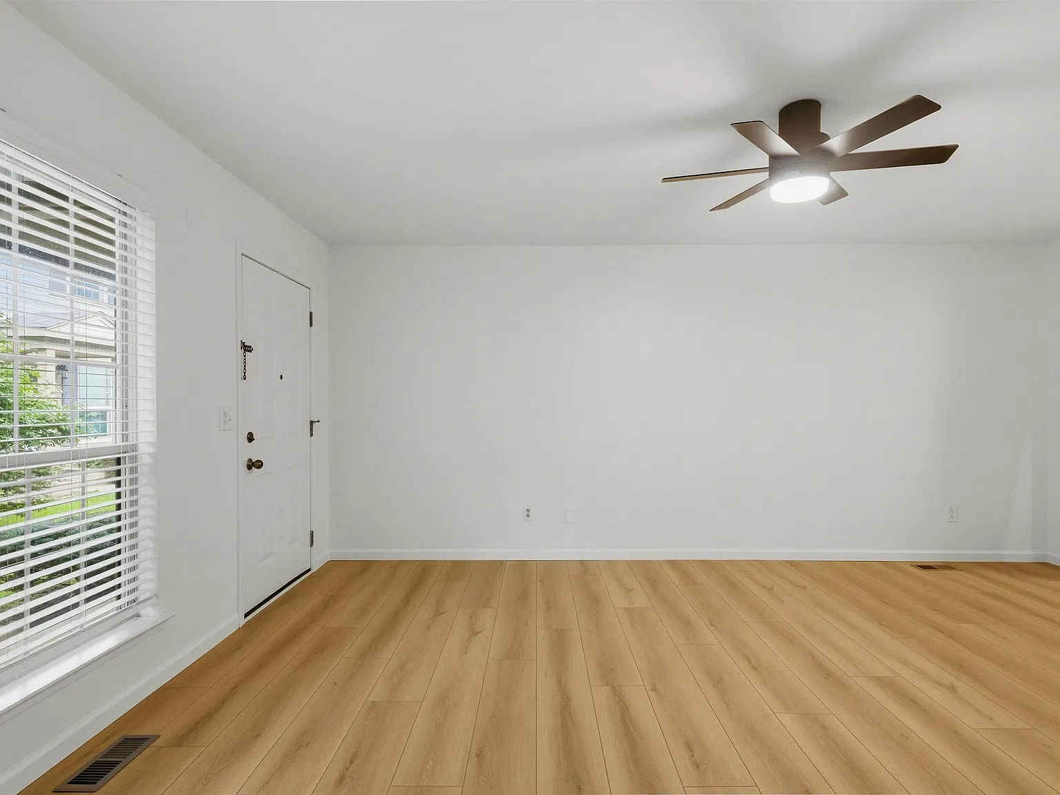 2 bed, 1.5 bath, 968 sqft, $2,200 — Photo 4