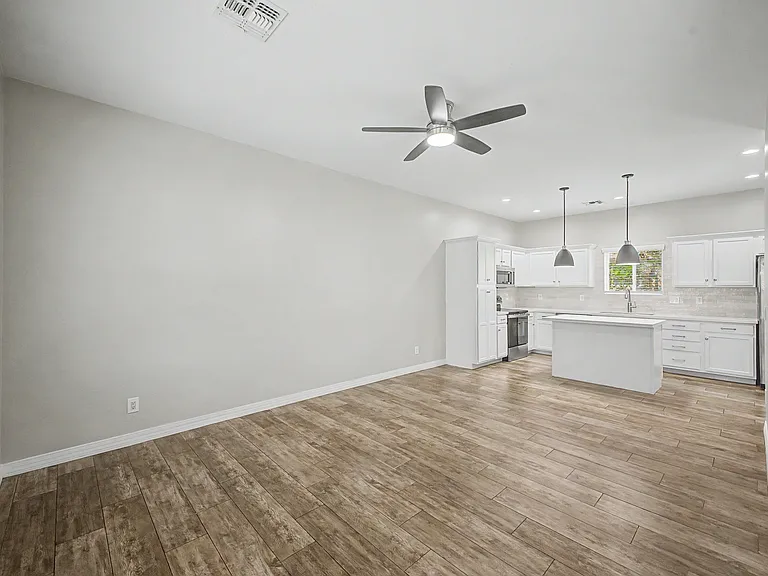 3010 N 37th St #4 — Photo 5