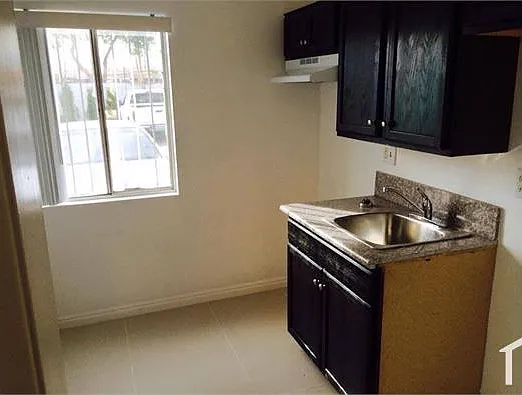 Studio, 450 sqft, $850 — Photo 3