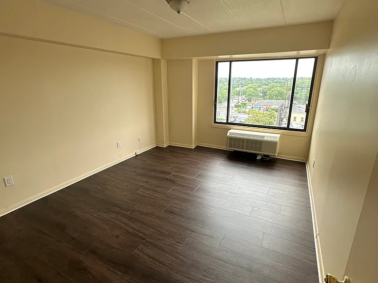 417-419 Main St #6D — Photo 2