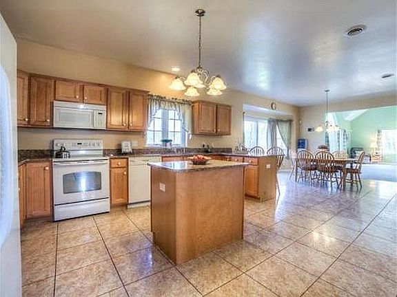 4th image of 8 Hunter Ct