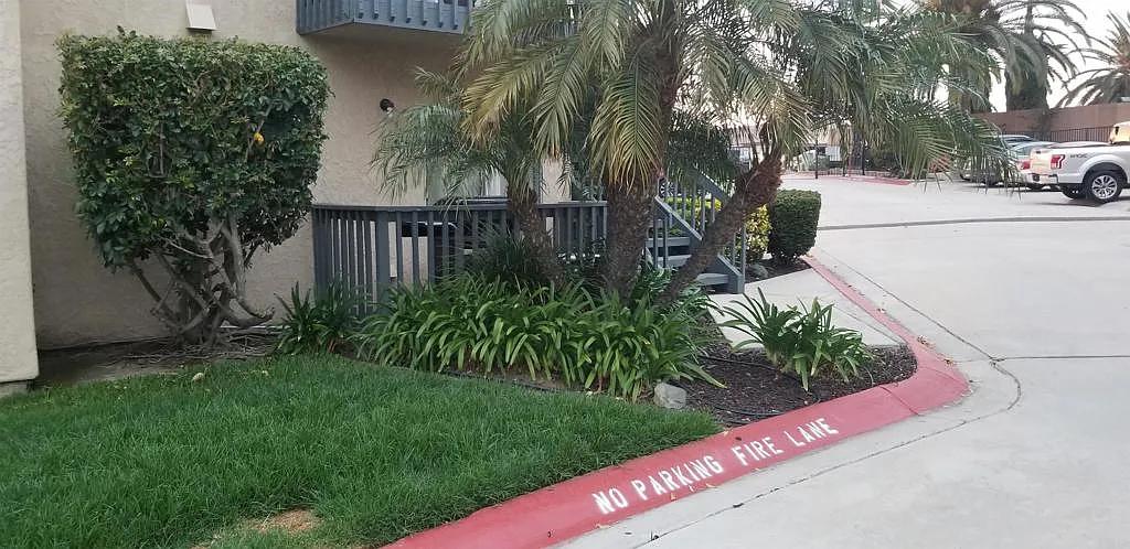 2 bed, 862 sqft, $2,700 — Photo 2