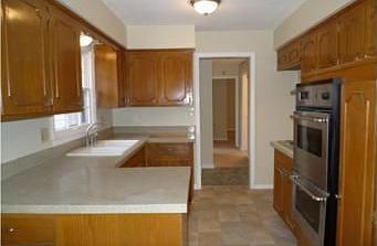 3rd image of 5260 Elmwood Ave