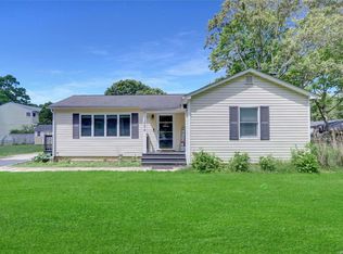 284 Monroe Dr, Mastic Beach, NY 11951