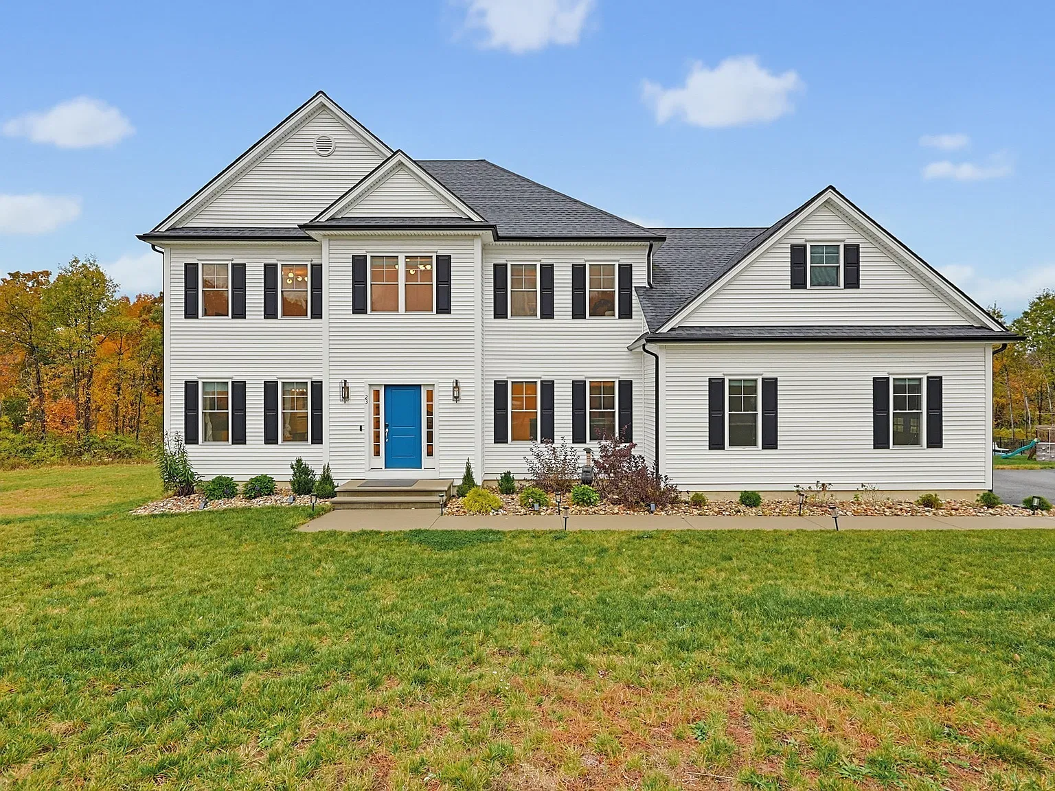 4 bed, 3.0 bath, 3154 sqft, $4,950 — Photo 1