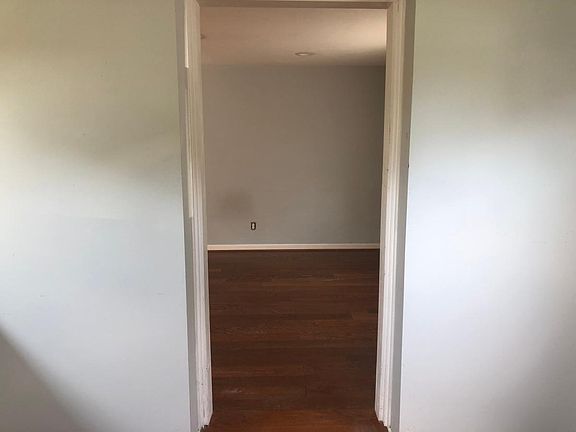 4th image of 6 Pancoast Ave