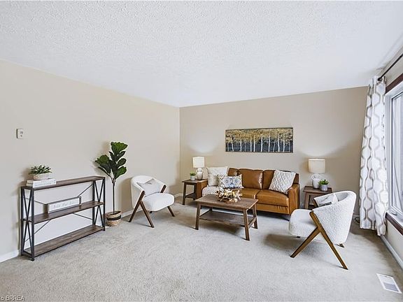 3rd image of 35 Coachwood Rd
