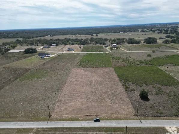 214 Colt Trail, Natalia, TX 78059