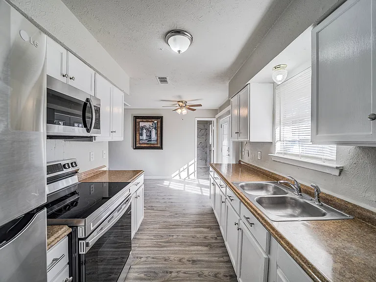 Pebbleshores Dr — Photo 4