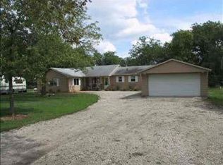 409 N High St, Ellsworth, IL 61737