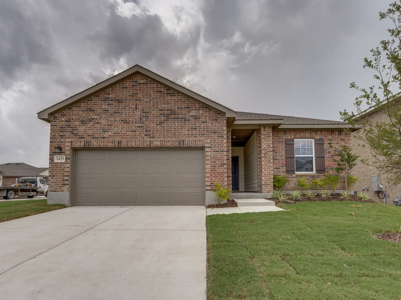 4 bed, 1827 sqft, $2,000 — Photo 2