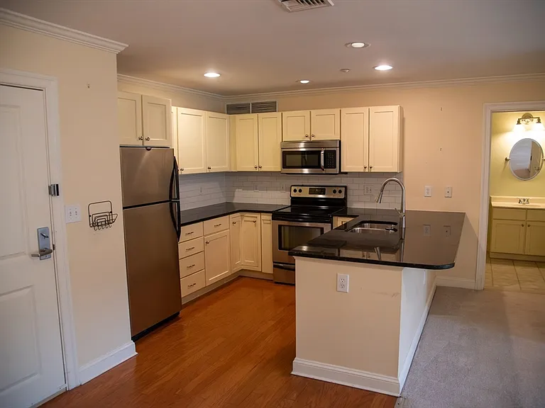 8 Crowninshield St #210 — Photo 5