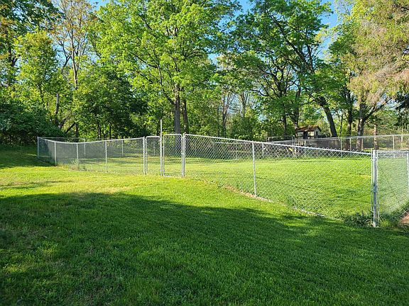 Large Fenced Yard