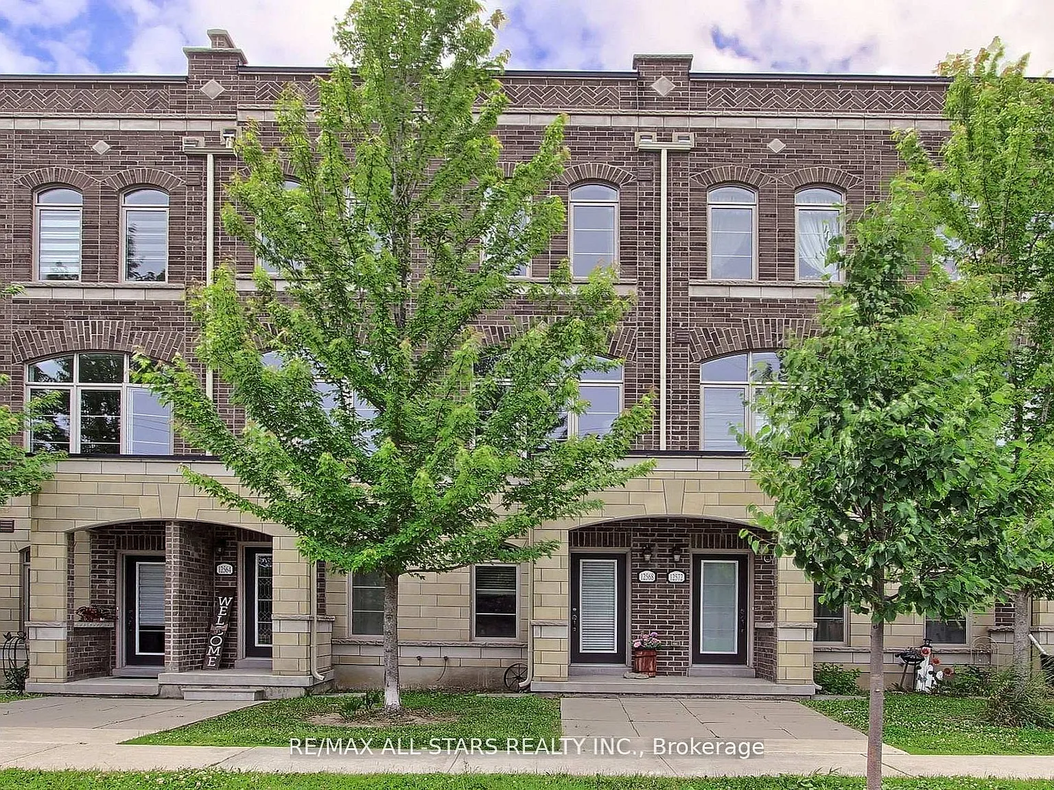 3 bed, $3,000 — Photo 2