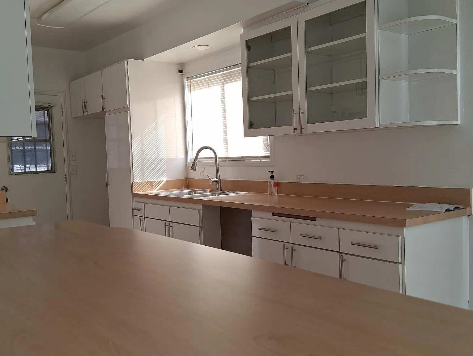2 bed, 800 sqft, $2,500 — Photo 4