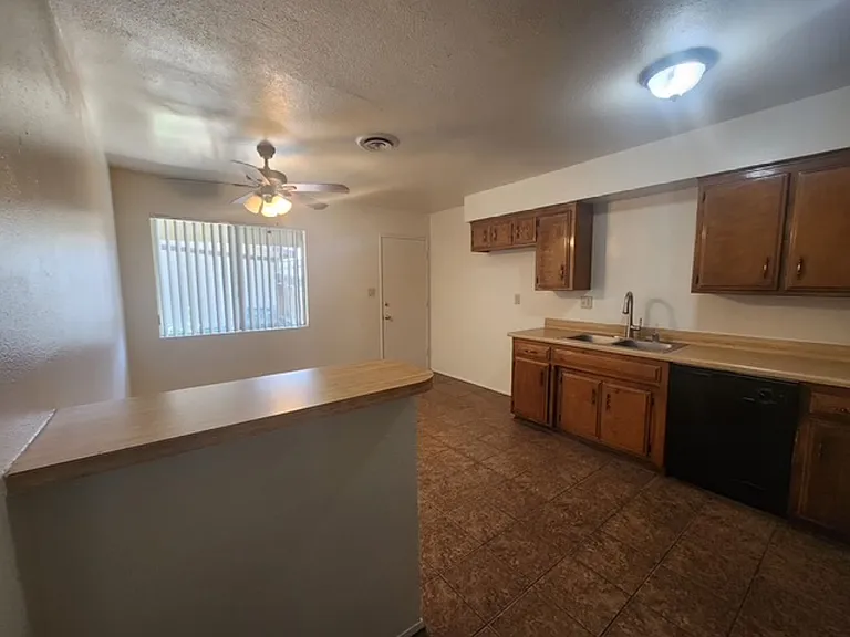 5901 Ming Ave #4 — Photo 6