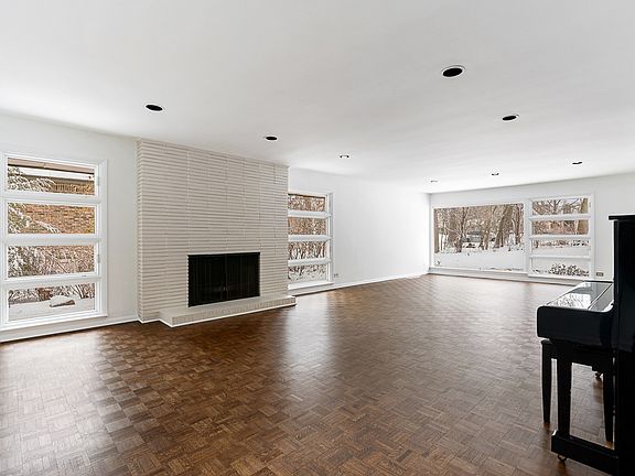 4th image of 135 Lakewood Pl