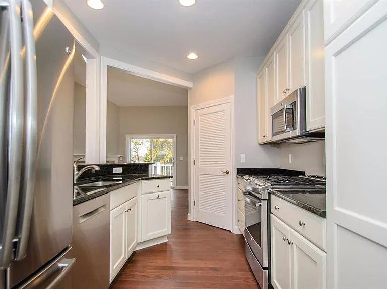 108 E Henry St #809 — Photo 3