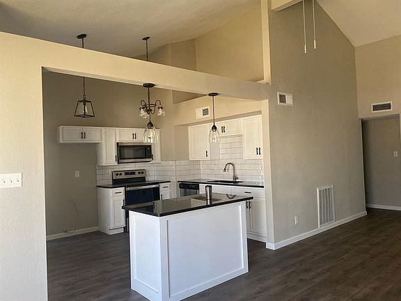 5th image of 424 Justice Dr