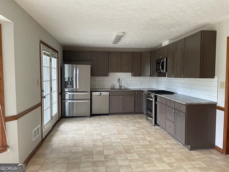 100 Kelley Way — Photo 3