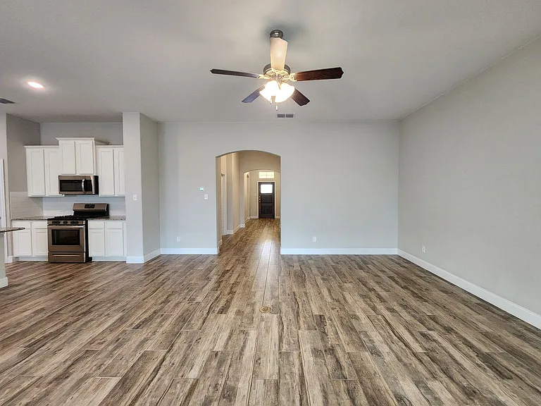 1331 Gruene Glen St — Photo 14