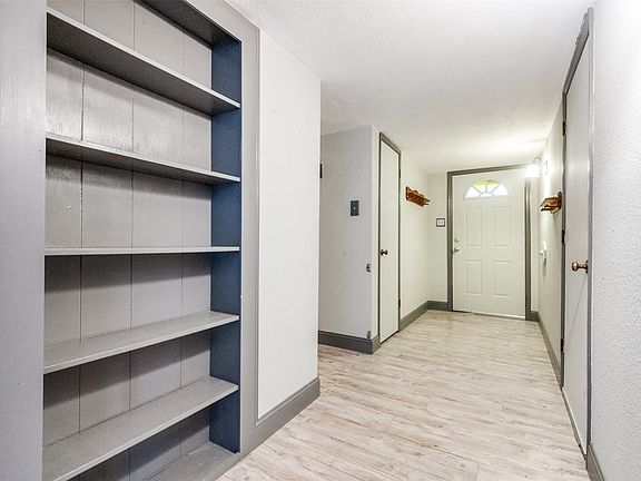3rd image of 2511 Ridgemoor Ct