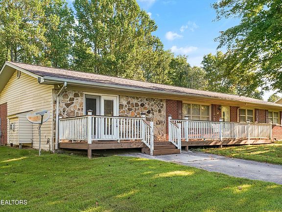 2nd image of 813/815 Stephens Rd