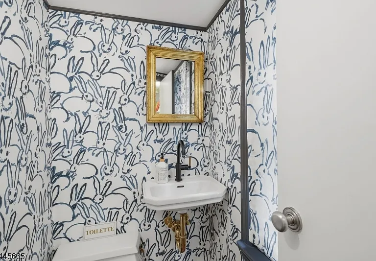 40 Oakwood Ave — Photo 11